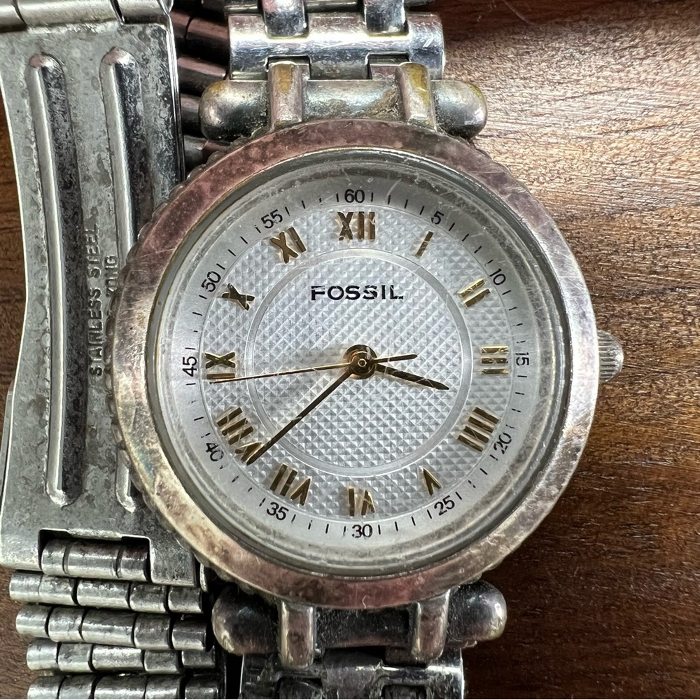 Vintage Fossil Watch Silver Toned White Face Roman Numeral Gold Colored Details